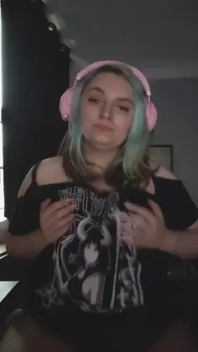 titty drop between game queues uwu ♡