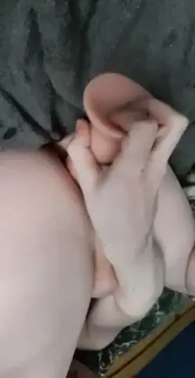 Could use a hand... Or a strap or a dick I'm not fussy 😜