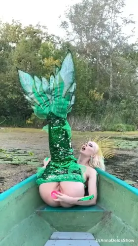 Would you fuck a mermaid?😜🧜🏻‍♀️