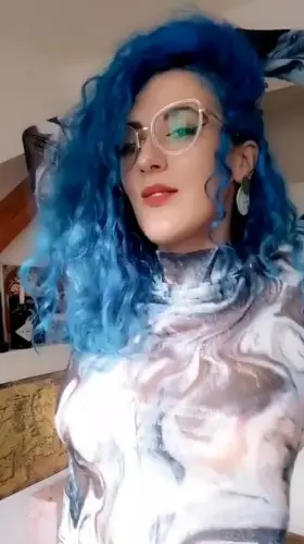 Making the curls bounce too