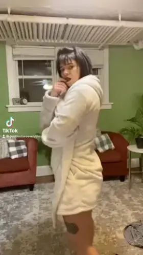 Can this 5’ goth girl bounce in you til you cum?