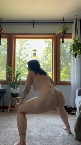 Hi I’m jade and my ass moves like water 💦