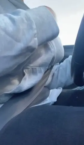 I love getting my tits out in the car 😜🚗