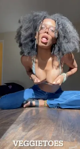 It’s your favorite milky milf. I wanna be someone’s milk maid 🤍