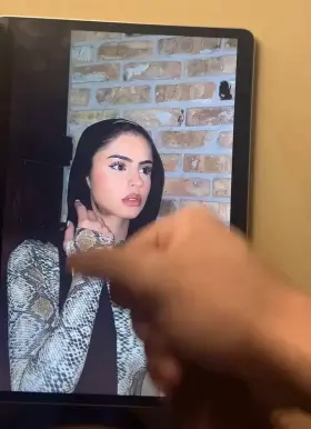 Cumming on the hijabi selena Gomez