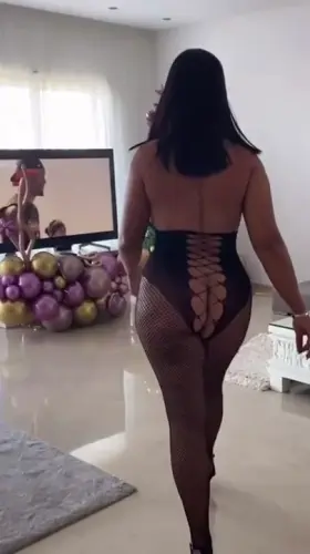 I’m just a horny 41yo mom seeking your attention 🥰