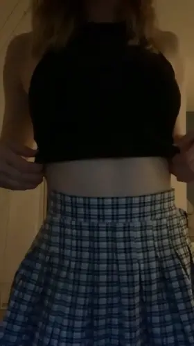 Mom is out, we can do a quick fuck :)