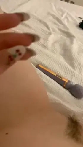 Sticky fingers featuring my landing strip 😉😅