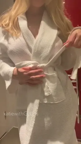 I’m hiding some nice tits under my bathing robe… 😇