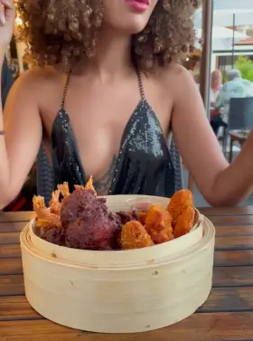 These tapas give me a certain appetite but above all a certain desire to show my body...