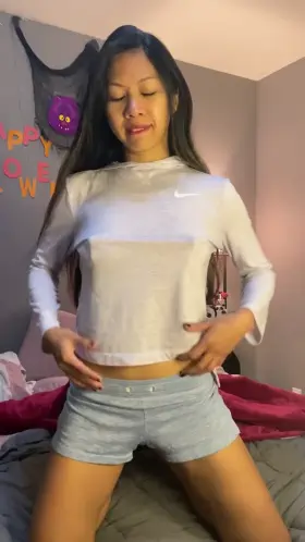 I love to play in the morning 😈