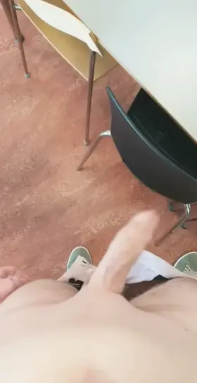 Going on a nude adventure at my college 😝🙈