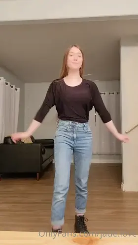 Cute yet hot 🥵 9gb stuff in comments 👇