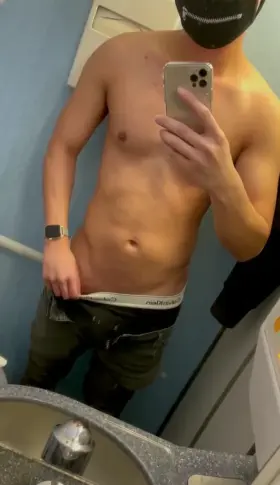 Like ⬇️ if you like uncut Asian boys 😈