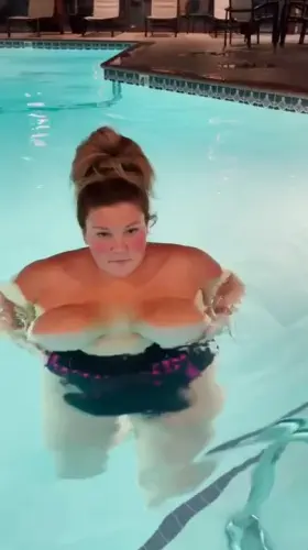 Pool shoot was a blast 💦🩱🏊🏼‍♀️💦 chats are always open!