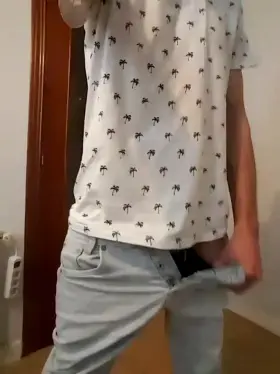 29 [M4F] Hey happy Friday! im a spanish boy bored at home, i like know and play with girls around the world! my kik user is same name on reddit