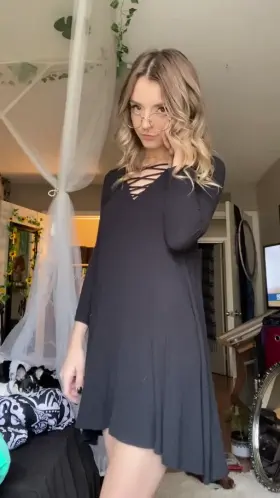 5’4 & 98lbs of fun 😏