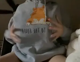 I’m only wearing this hoodie 😘