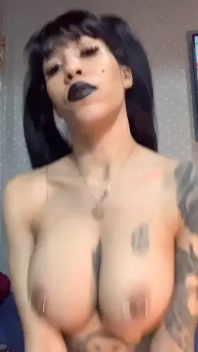 Can this Latina goth ride you, papi?