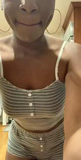 Love these legs and thick thighs