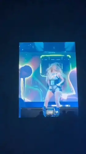 Iggy shaking ass in her blue outfit! Montreal, QC
