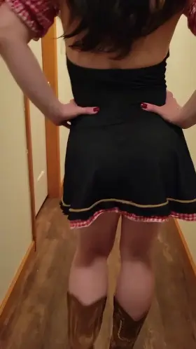 40 yr old mom, wife, and teacher. Can I be your naughty cowgirl?