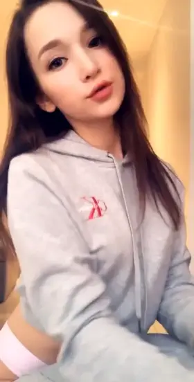 Showing Off Her Hot Ass And Pussy