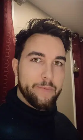 Really feeling my morning coffee. Please forgive my bed head 😘