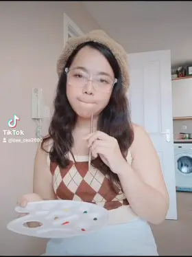 When your art teacher loves making porn on Tiktok