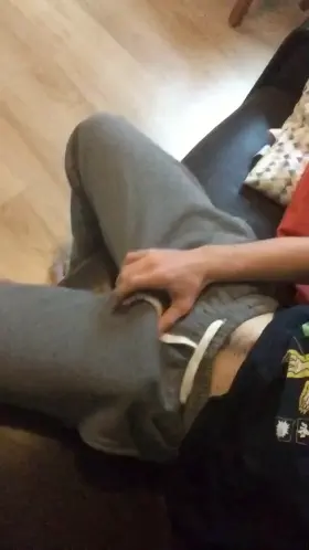 Wait I show you what I hide in my pant