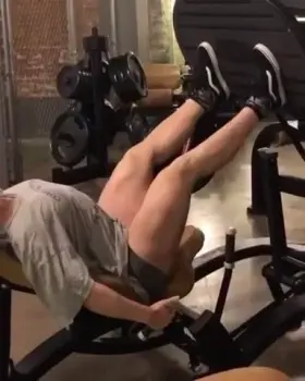 @victoriavzvodnaya (check the hamstrings)