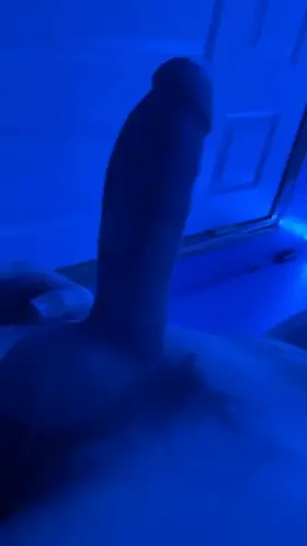 i haven’t came in 3 days… who wants to unload me? 🍆😩