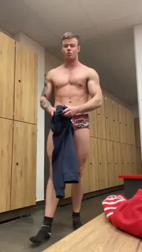 My favourite gym exercise is showing my hole in the changing room ;)