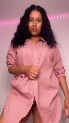 (F19) Would you date me?😊