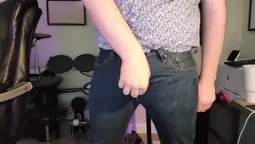 Behind this arm is... a third leg?