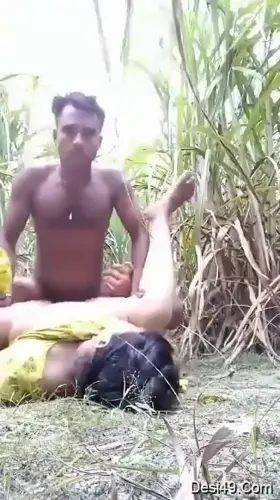 🍑🔥Chubby White Desi Girl Satisfy🥵 Her Lûst💦 in Farm By Skinny Boy🥒 .. ( 👇 LINK IN C0MMENT 🔽 )