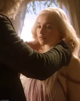 Emilia Clarke (at 23) - Game of Thrones S01E01 (HQ)