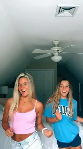 Im in the pink tank top if you want to make a move 👀