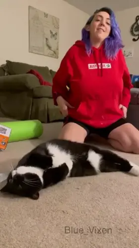 Were you too distracted by my cat and baggy sweatshirt to notice what I was hiding underneath? 🙈