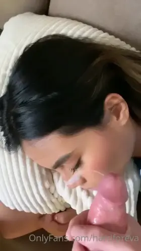 He came on my face while I was sleeping 💦 click on crosspost