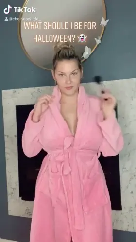 Choose my costume - Chelsea Wilde