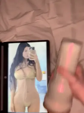 Love fucking my fleshlight to Kylie Jenner