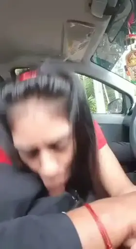 Hot bhabhi sucking dick in car