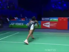 WHO WANNA SPANK..THAT JIGGLES....