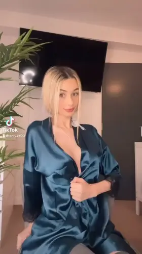 Time fir some tittytok ! New here