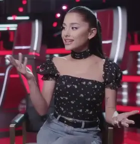 Ariana Loves That Chocker 😈 what would you do to her? 🌹