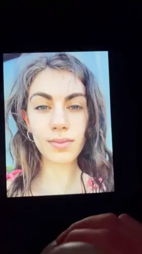 Who else wants to blast her? DM or kik twed_10 for more 😈