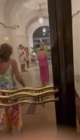 Florence Pugh's back looking great