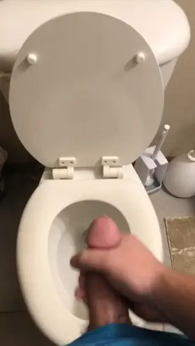 Huge cumshot in work bathroom 💦