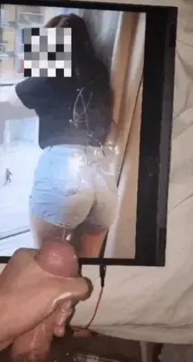 I have an Asian girl who made 15+ guys cum tribute her. Looking for big cocks to add on her tributes. Ki k yellowsnowman123 if you would like to see pictures of her